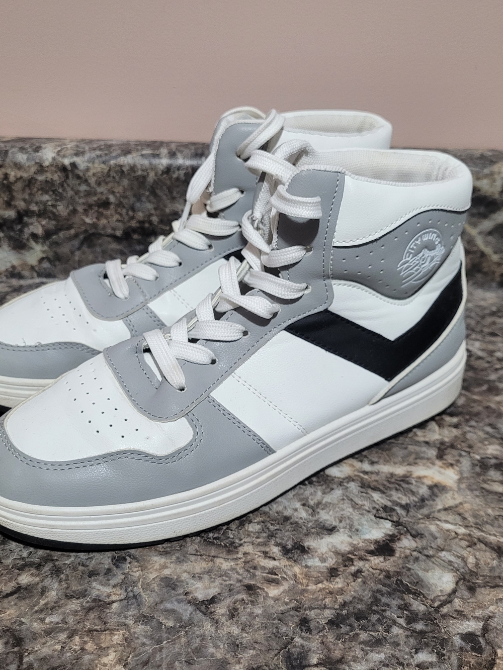 Pony City Wings Womens High Top Size 8